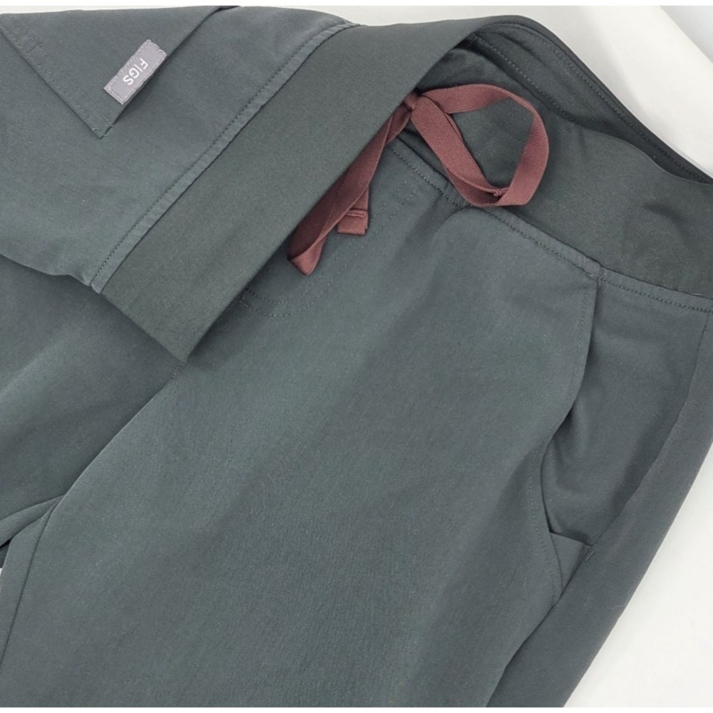 FIGS Women's Zamora Jogger Scrub Pants Drawstring Moss Green Medium Petite